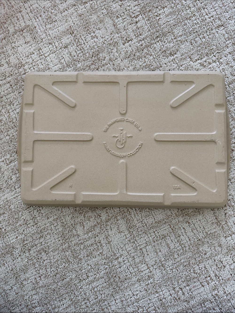 The Pampered Chef Sandstone Ceramic Bakeware with Embossed Logo 11 x 17.5 - Picture 3 of 3